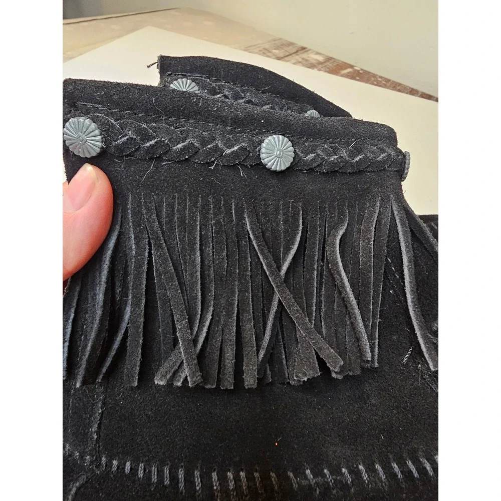 Minnetonka Black Suede Fringe Back Zip Moccasin Ankle Boots Concho Button Womens
